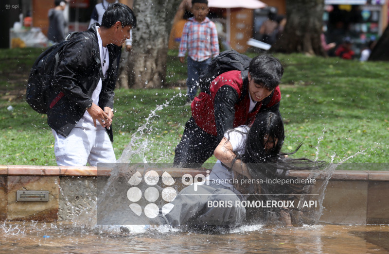 CUENCA-CARNAVAL-ESTUDIANTES