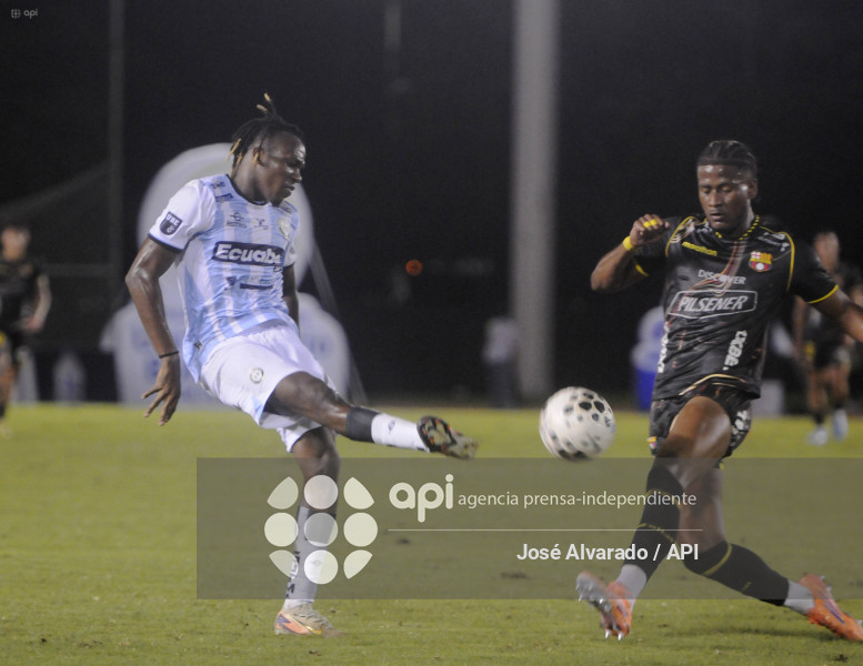 FBL-NOCHEGUAYAQUILCITY