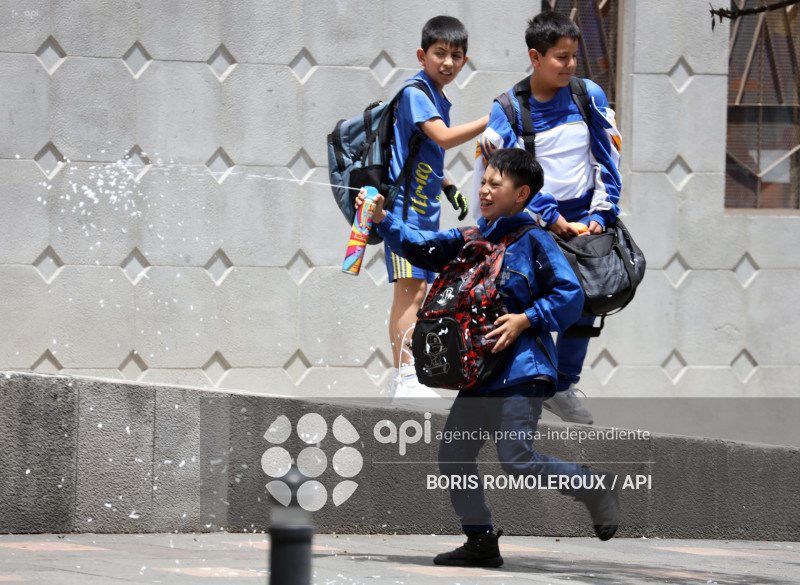 CUENCA-CARNAVAL-ESTUDIANTES