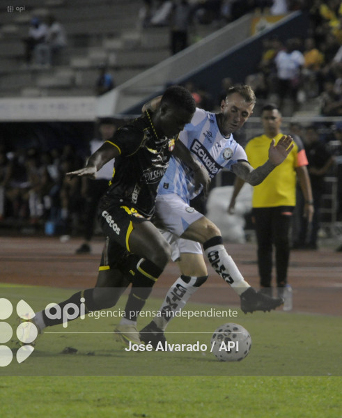 FBL-NOCHEGUAYAQUILCITY