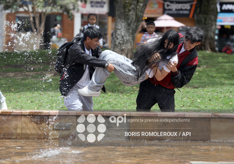 CUENCA-CARNAVAL-ESTUDIANTES