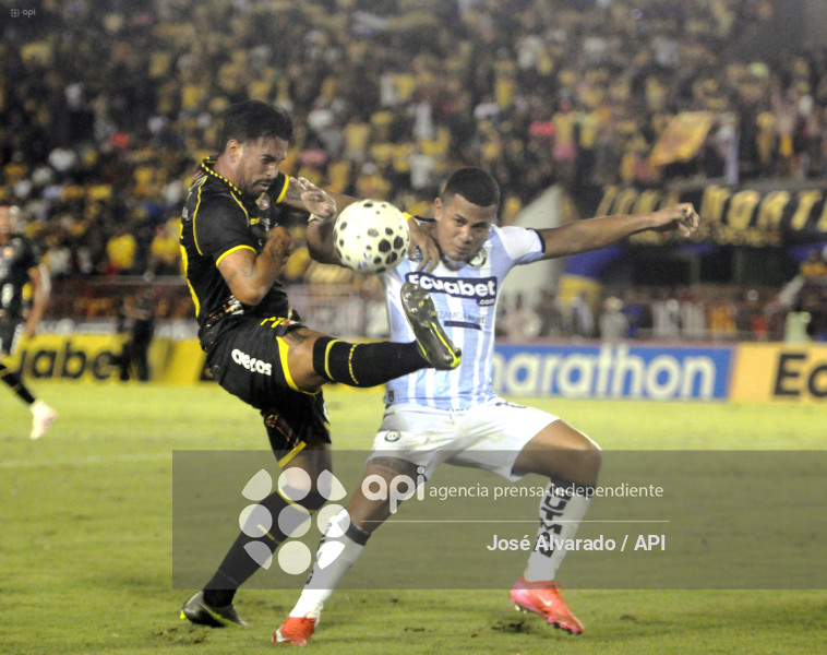 FBL-NOCHEGUAYAQUILCITY