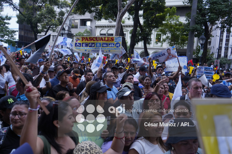 GYE-MARCHA APOYO AQUILES