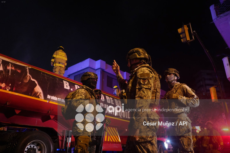 GYE-INCENDIO MULTICOMERCIO