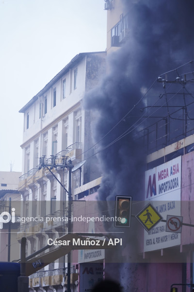 GYE-INCENDIO MULTICOMERCIO