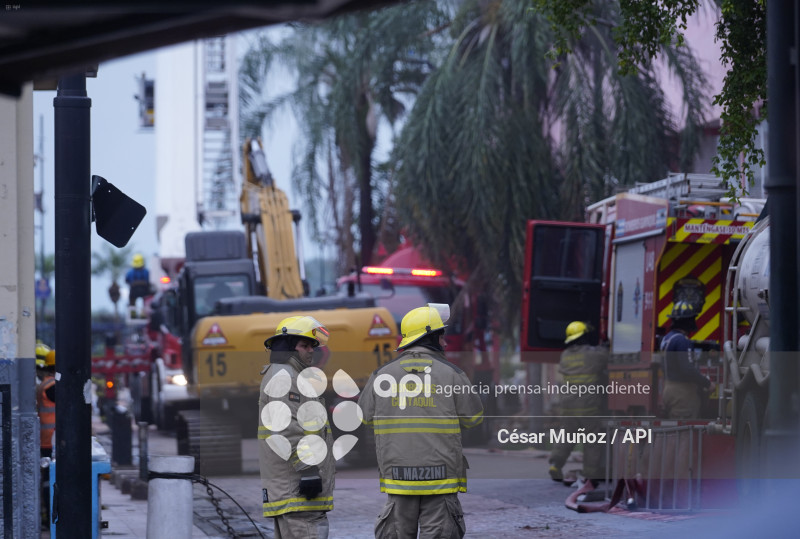 GYE-INCENDIO MULTICOMERCIO