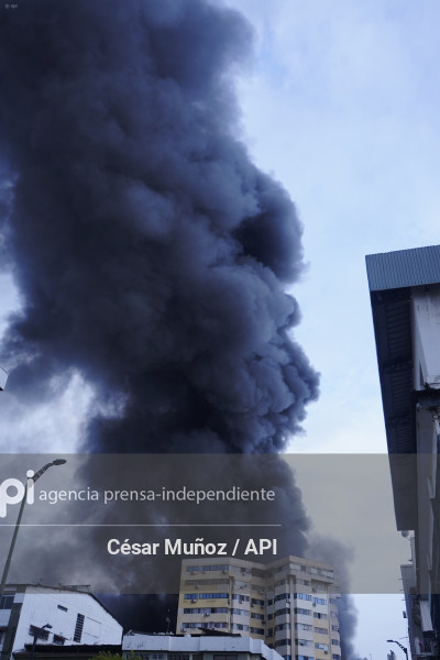 GYE-INCENDIO MULTICOMERCIO