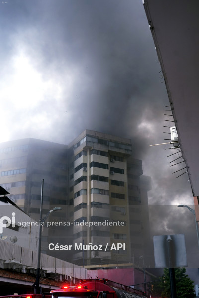 GYE-INCENDIO MULTICOMERCIO