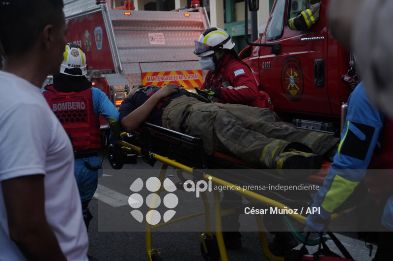 GYE-INCENDIO MULTICOMERCIO