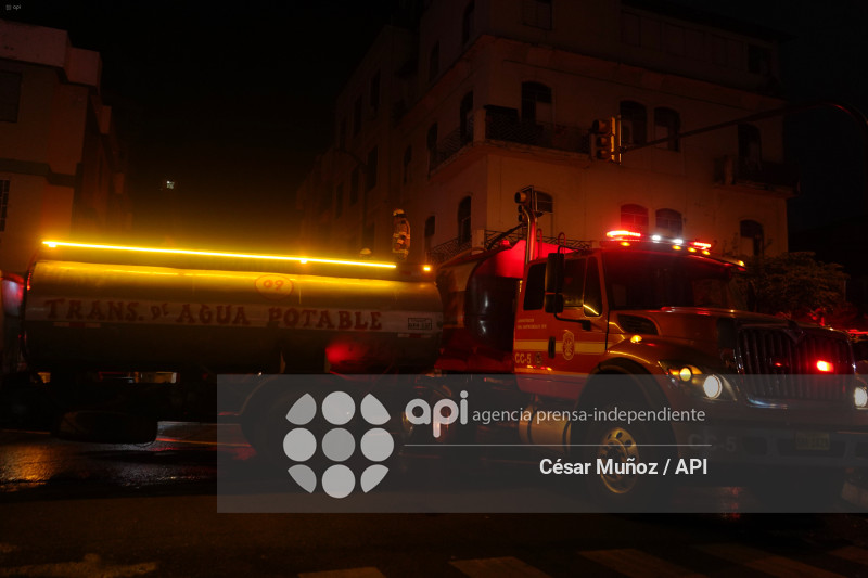 GYE-INCENDIO MULTICOMERCIO