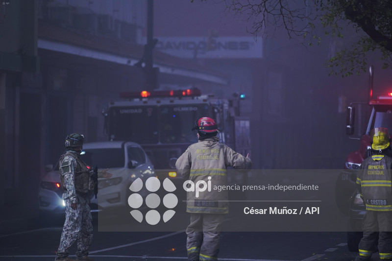 GYE-INCENDIO MULTICOMERCIO