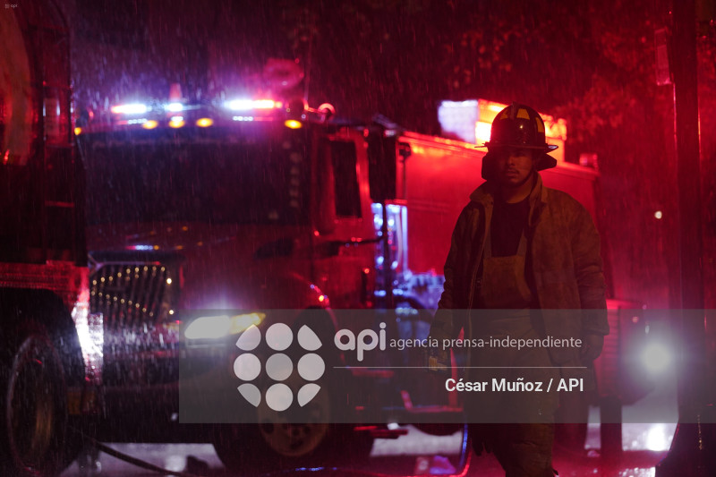 GYE-INCENDIO MULTICOMERCIO