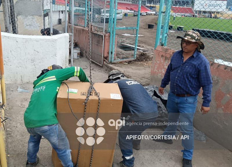 CUENCA-LUMINARIAS-ESTADIO ALEJANDRO SERRANO AGUILAR