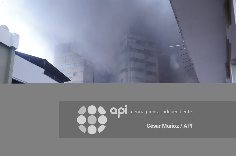 GYE-INCENDIO MULTICOMERCIO