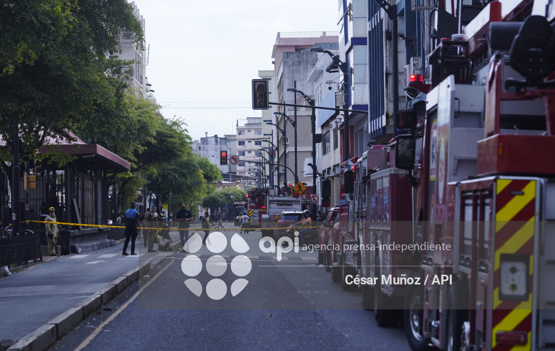 GYE-INCENDIO MULTICOMERCIO