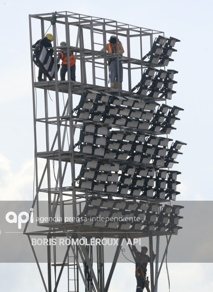 CUENCA-COLOCACION NUEVAS LUMINARIAS-ESTADIO ASA