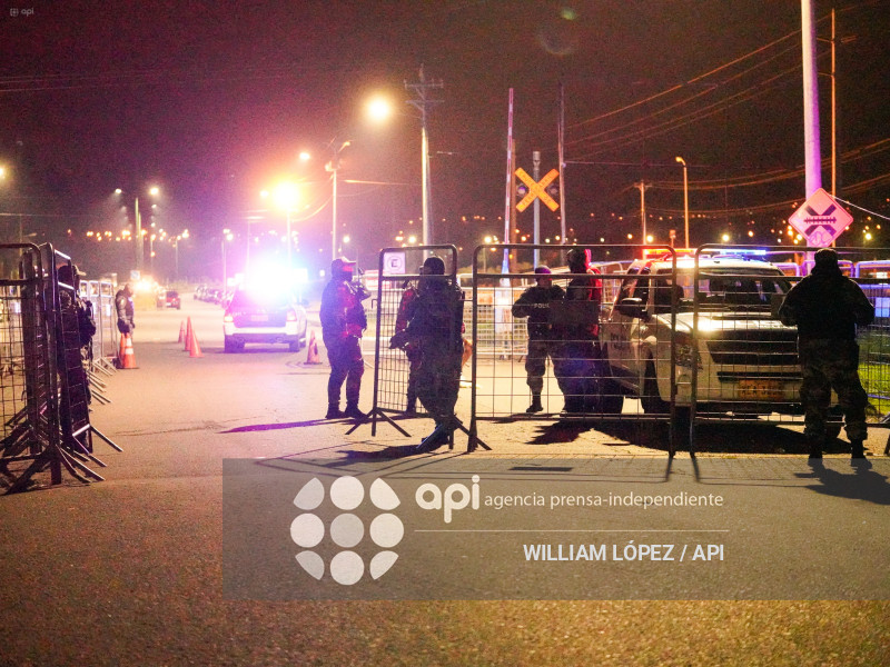 LLEGADA DE AQUILES ALVAREZ A CARCEL LATACUNGA