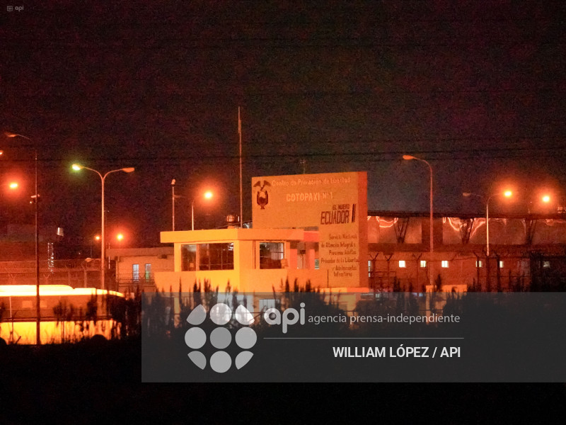 LLEGADA DE AQUILES ALVAREZ A CARCEL LATACUNGA