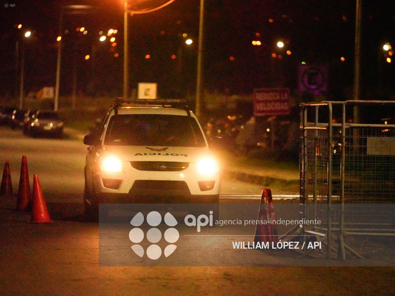 LLEGADA DE AQUILES ALVAREZ A CARCEL LATACUNGA