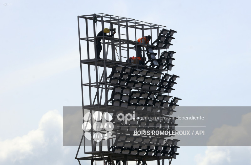 CUENCA-COLOCACION NUEVAS LUMINARIAS-ESTADIO ASA