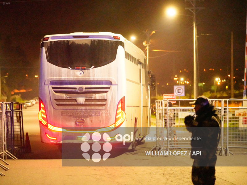 LLEGADA DE AQUILES ALVAREZ A CARCEL LATACUNGA