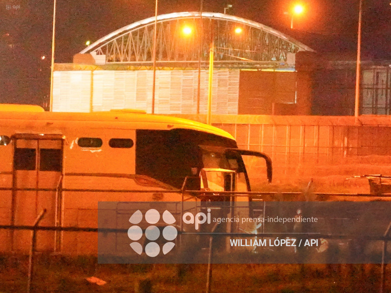 LLEGADA DE AQUILES ALVAREZ A CARCEL LATACUNGA