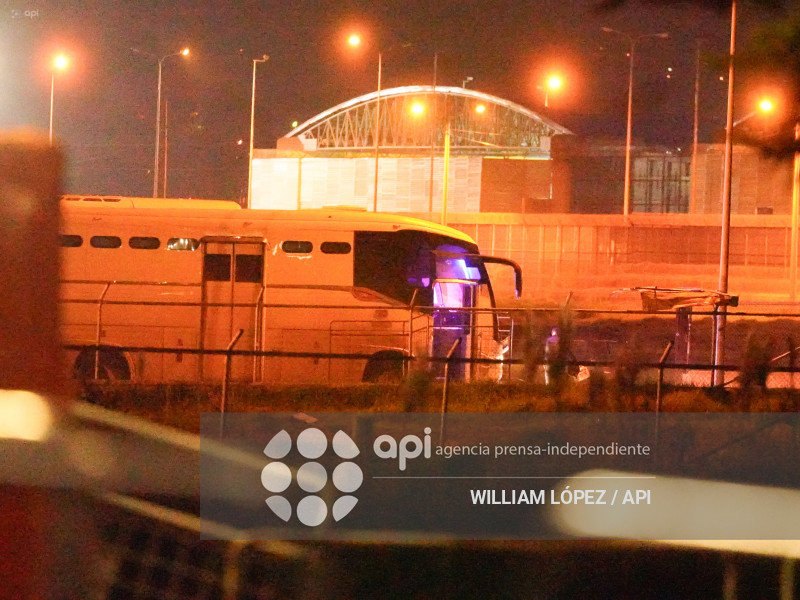 LLEGADA DE AQUILES ALVAREZ A CARCEL LATACUNGA