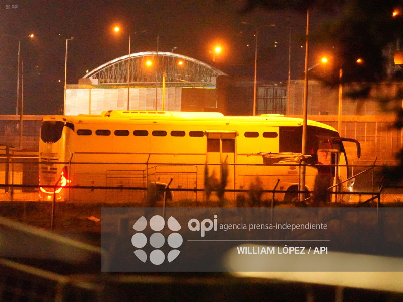 LLEGADA DE AQUILES ALVAREZ A CARCEL LATACUNGA