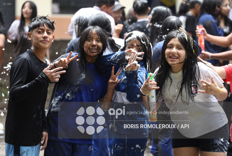 CUENCA.INICIO CARNAVAL-ESTUDIANTES