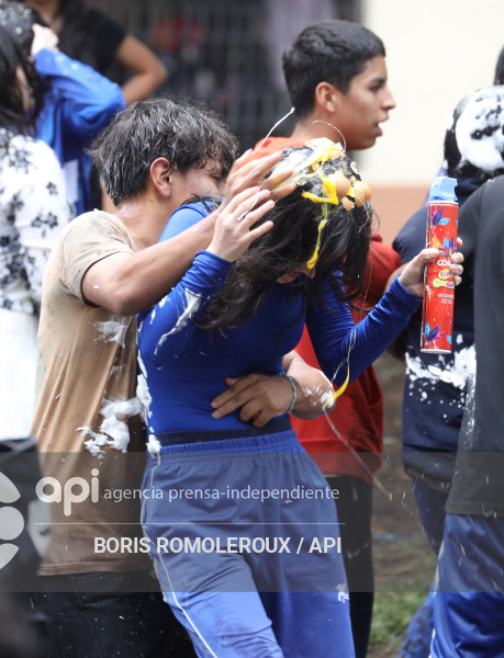 CUENCA.INICIO CARNAVAL-ESTUDIANTES