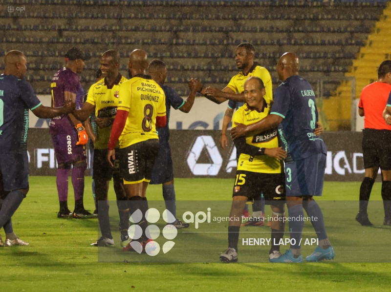 NOCHE AMARILLA QUITO