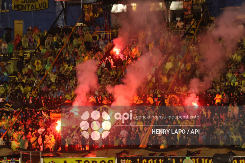 NOCHE AMARILLA QUITO