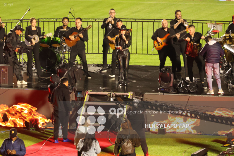 NOCHE AMARILLA QUITO