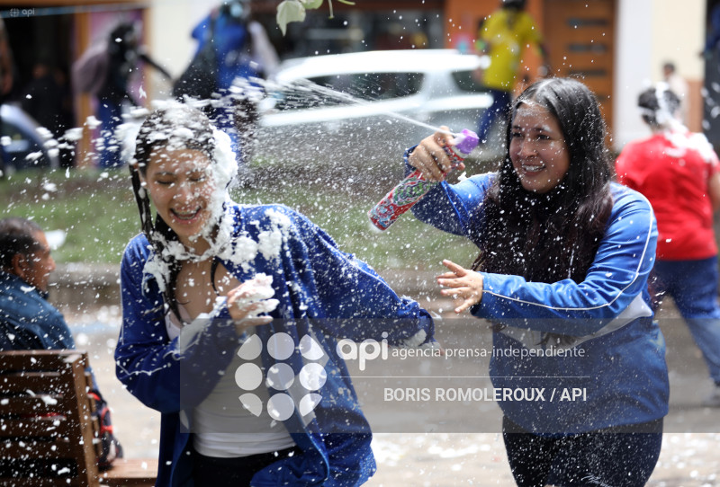 CUENCA.INICIO CARNAVAL-ESTUDIANTES
