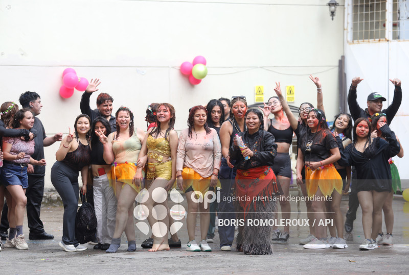 CUENCA.INICIO CARNAVAL-ESTUDIANTES