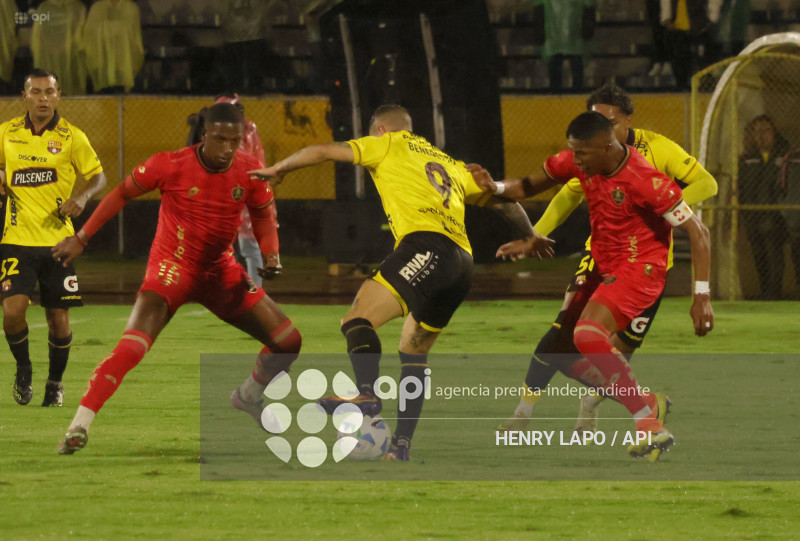 NOCHE AMARILLA QUITO