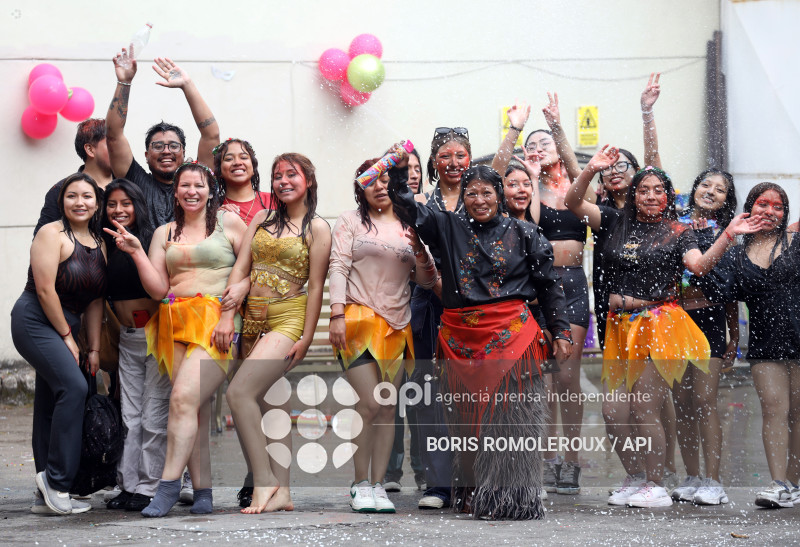 CUENCA.INICIO CARNAVAL-ESTUDIANTES