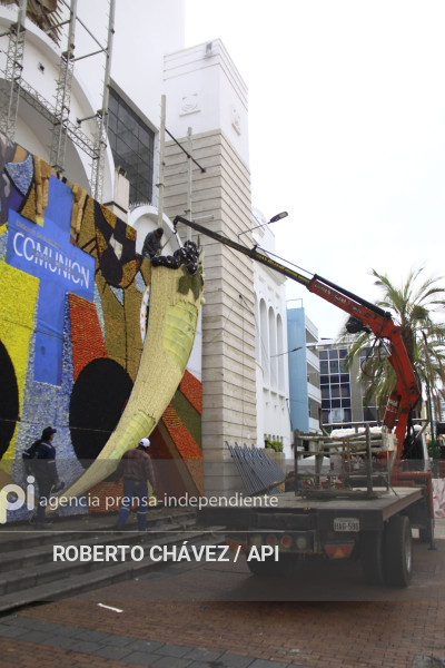 PREPARATIVOS FIESTA DE LAS FLORES Y LAS FRUTAS