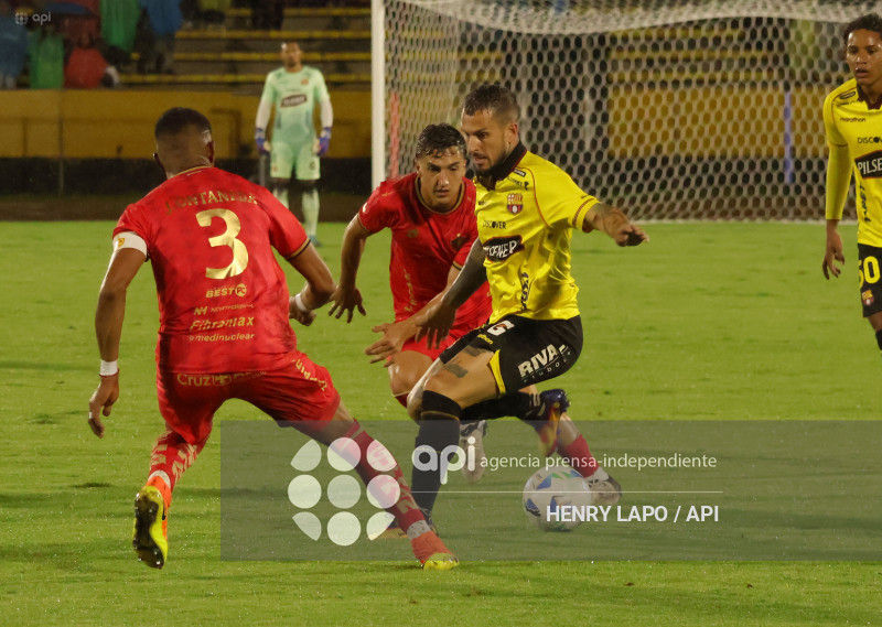 NOCHE AMARILLA QUITO