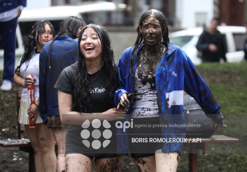 CUENCA.INICIO CARNAVAL-ESTUDIANTES
