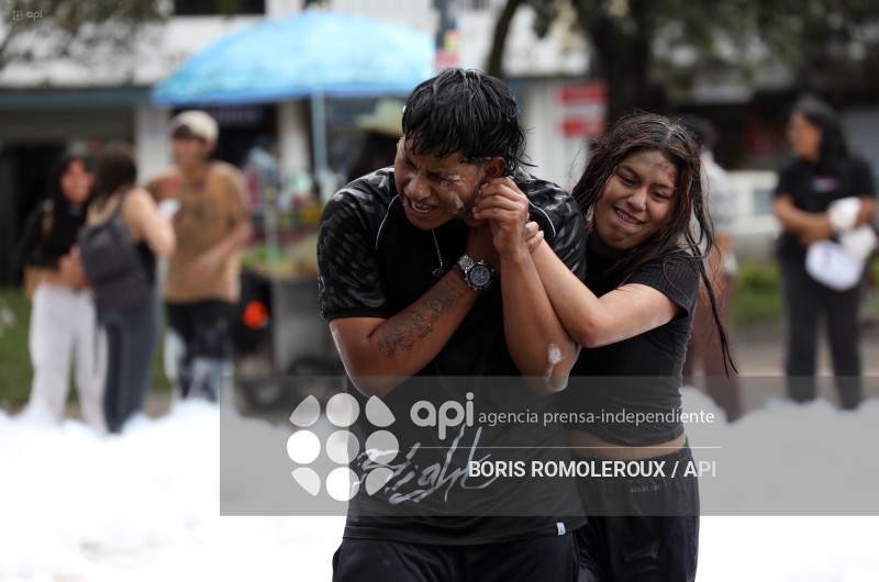 CUENCA.INICIO CARNAVAL-ESTUDIANTES