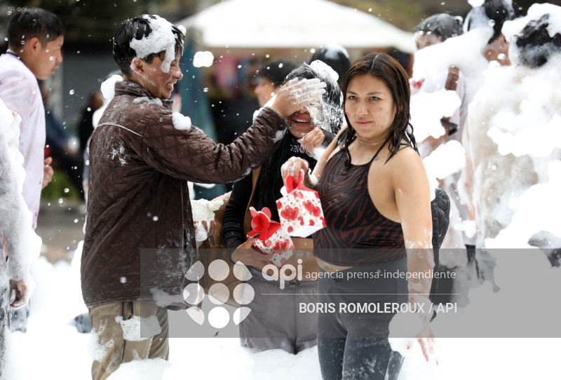 CUENCA.INICIO CARNAVAL-ESTUDIANTES