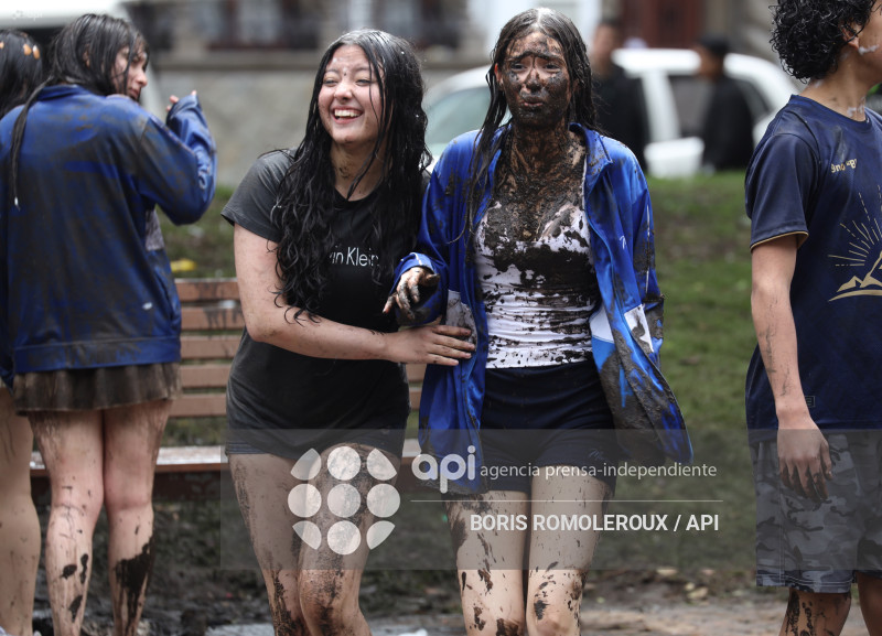 CUENCA.INICIO CARNAVAL-ESTUDIANTES