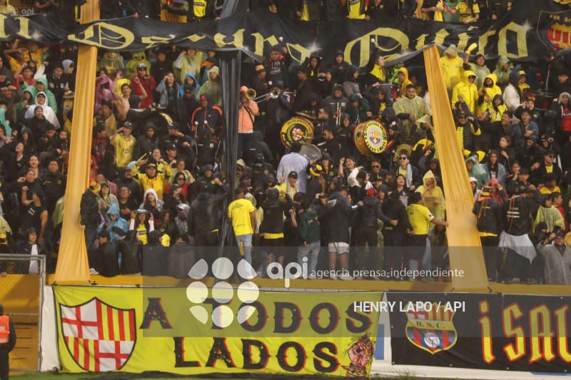 NOCHE AMARILLA QUITO