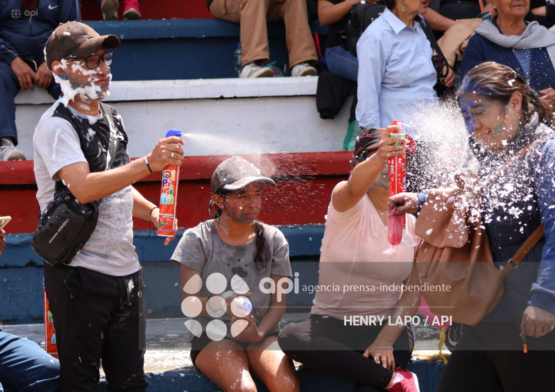 CARNAVAL DE COLORES QUITO