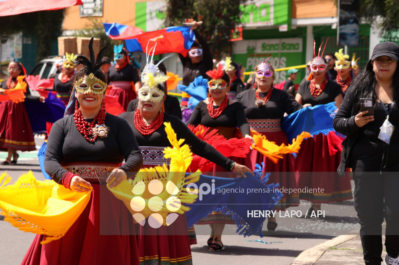 CARNAVAL DE COLORES QUITO