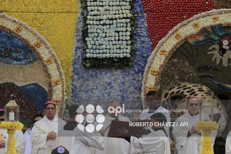 BENDICION FIESTA DE LAS FLORES Y LAS FRUTAS EN AMBATO