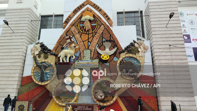BENDICION FIESTA DE LAS FLORES Y LAS FRUTAS EN AMBATO