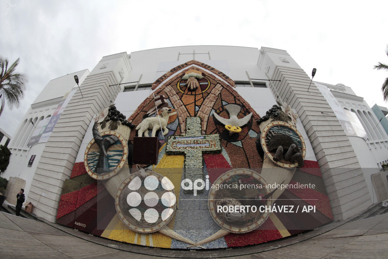 BENDICION FIESTA DE LAS FLORES Y LAS FRUTAS EN AMBATO