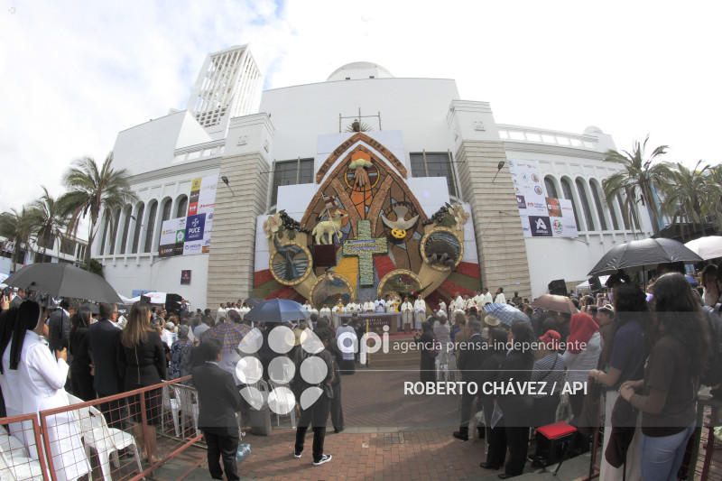 BENDICION FIESTA DE LAS FLORES Y LAS FRUTAS EN AMBATO